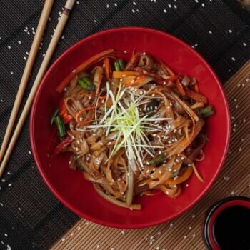 Рисовая лапша с овощами