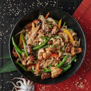 Рисовая лапша с морепродуктами