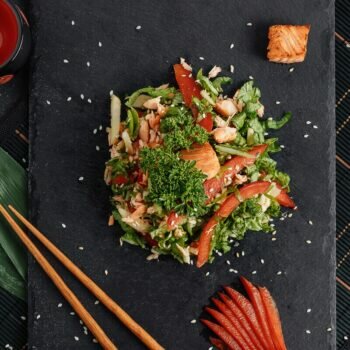 Салат с лососем